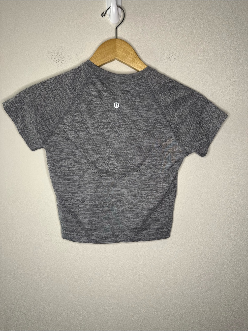 Lululemon Swiftly Tech Cropped Short-Sleeve Shirt 2.0 grey Slate/White W3GZHS 6 - Picture 3 of 5